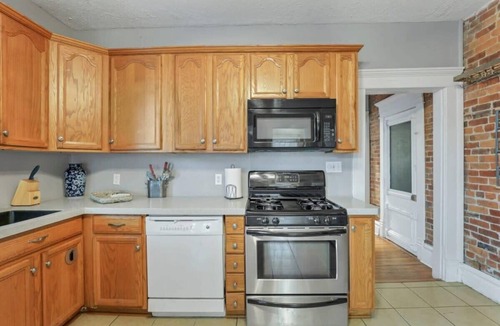 Downtown Columbus House | Harrison West Brick| 5 BR w/extra beds