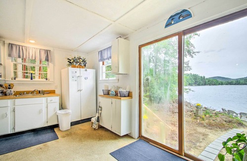 Hartford Cottage | Hartford Cottage w/Private Beach on Bear Pond!