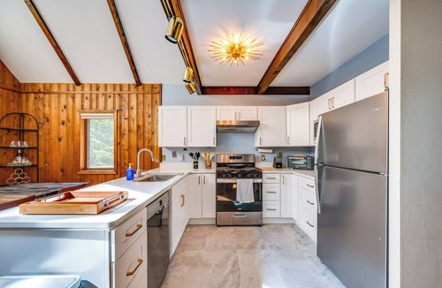 Woodsville House | Haverhill Mtn Retreat w/Deck: Hike, Ski & Relax