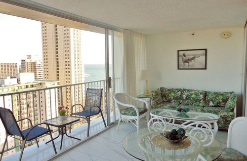 Waikiki Apartment | Heart of Waikiki-Studio with Panoramic Views, Rooftop Pool, No Resort Fees, WIFI