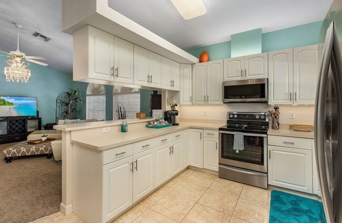 Naples Park House | Heated Pool! 5 Minute Bike To Beach, Dining, Mercato! Bikes Included