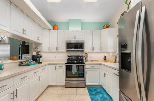 Naples Park House | Heated Pool! 5 Minute Bike To Beach, Dining, Mercato! Bikes Included
