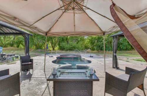 Preston House | Heated Saltwater Pool: Home on Scenic Cub River!