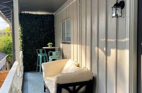 Knox - Henderson Apartment | Henderson Haven - 1 bedroom King Bed Private Patio