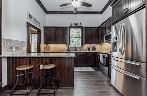 Euless House | HERITAGE HOUSE- HUGE POOL-ROOFTOP-PICKLE-BALL COURT-ARCADE-HOT-TUB