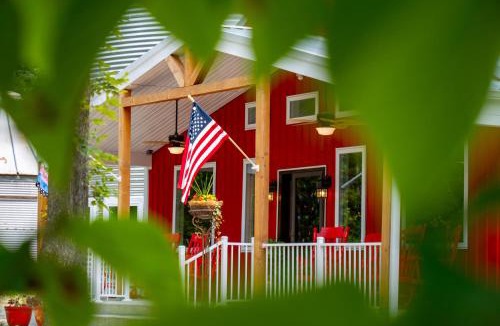 Mount Sterling Cabin | Hermann Grain Bins BNB Entire Complex sleeps 16