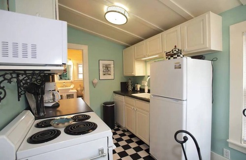 Town of Ledyard Apartment | Hide-Away Apartment in the Heart of the Village, close to Inns, Spa