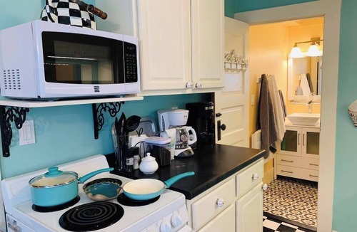 Town of Ledyard Apartment | Hide-Away Apartment in the Heart of the Village, close to Inns, Spa