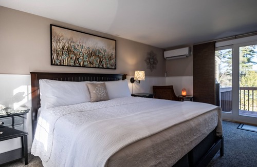 Bridgton Hotel | Highland Lake Resort