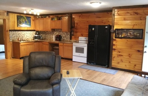 Benezette Cabin | Hillbilly Hilton @ Wilson's Paradise Lodging Medix Run Benezette Twp
