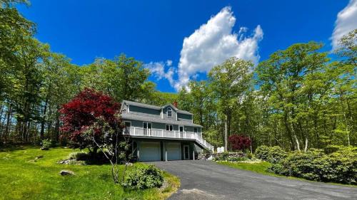Rockport House | Hillhouse, tastefully decorated Maine home