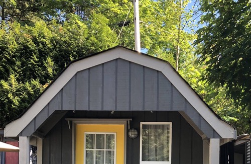 Salt Spring Island Cabin | Hillside Cabin near Ganges