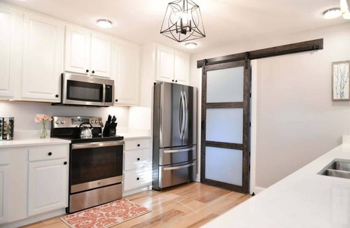 Rossville House | Hillside Retreat-Sleeps 8, Hot Tub, Fire Pit.