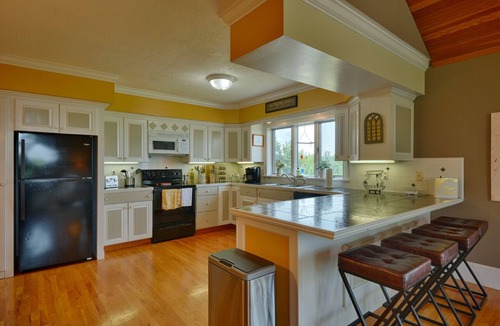 Tully House | Hilltop Retreat June-Oct -10% 5 nights or more (Auto Applies)