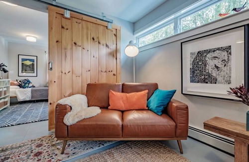 Munjoy Hill Apartment | Hip & Luxurious Garden Retreat for Families, Foodies & Adventurers