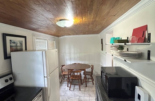 Cookson Cabin | Historic Cabin Retreat Near Lake Tenkiller - Escape 5 Cookson Resorts
