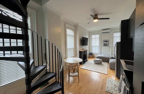 Corn Hill Apartment | Historic Cornhill King bed - Long Stays