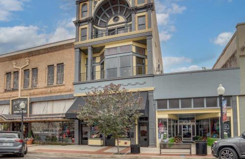 Marshall Apartment | Historic Downtown Location: Marshall Studio Escape