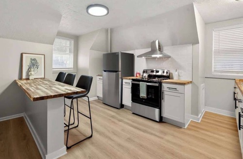 East Avenue Apartment | Historic East Ave 2 BDRM~Walkable~Central~Cozy8