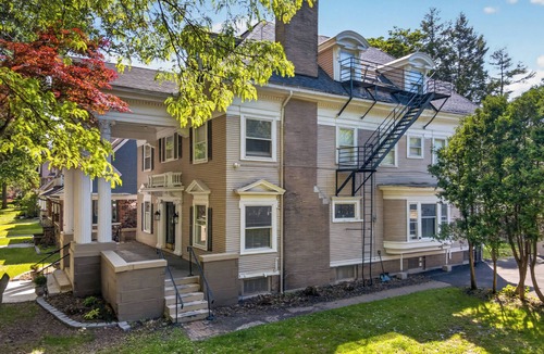 East Avenue Apartment | Historic East Ave Studio~Cozy~Walkable~Central6