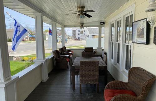 Geneva-on-the-Lake House | Historic Home Walk to Lake And Strip Fun