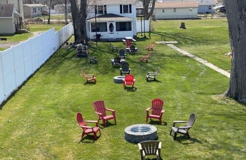 Geneva-on-the-Lake House | Historic Home Walk to Lake And Strip Fun