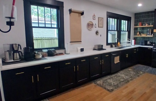 Highland Historic District House | Historic Luxe Modern 4/2 in Highland - Large Rooftop Balcony - Chefs Kitchen