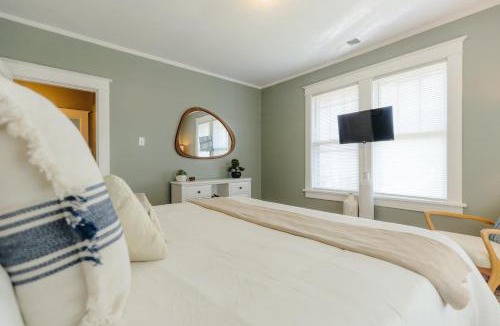 Crosstown House | Historic Revival Midtown Memphis Free Parking Fast Wifi Free Parking Yes Pets
