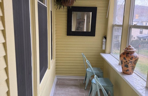 Reno House | Historic, spacious 2-bedroom apartment in charming Oil City