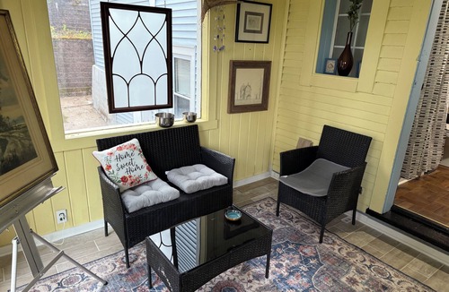 Reno House | Historic, spacious 2-bedroom apartment in charming Oil City
