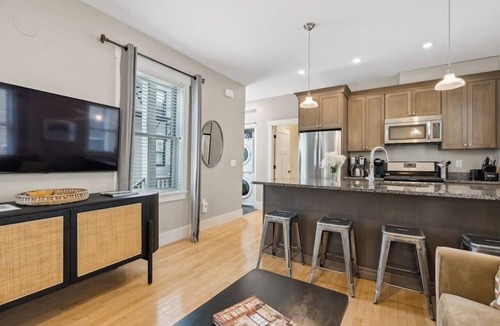 West End Condo | Historical & dog-friendly West End condo with parking - walk to all of Portland