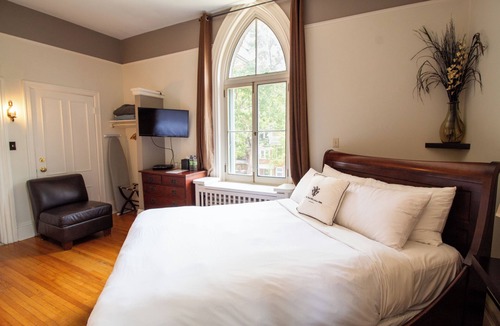 Kingston Bed & Breakfast | Hochelaga Inn