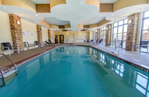 North Arlington Hotel | Holiday Inn Arlington Northeast by IHG