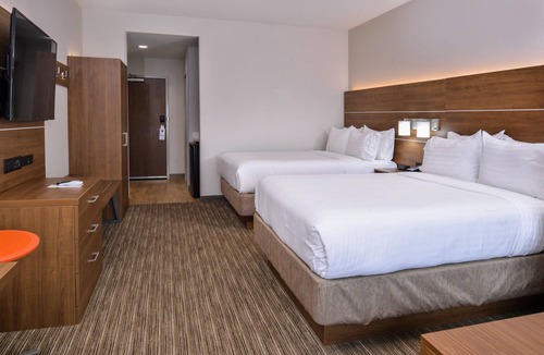 Siloam Springs Hotel | Holiday Inn Express & Suites Siloam Springs by IHG
