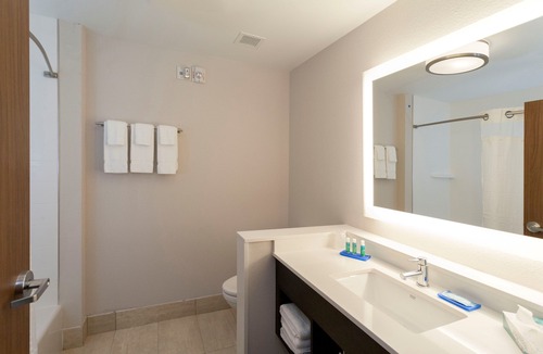 Lockport Hotel | Holiday Inn Express Amherst - Lockport by IHG