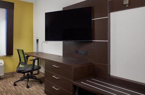 Lockport Hotel | Holiday Inn Express Amherst - Lockport by IHG
