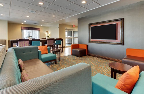 Cheektowaga Hotel | Holiday Inn Express Cheektowaga North East by IHG