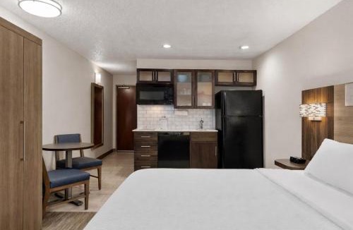 Mercer Hotel | Holiday Inn Express Grove City - Premium Outlet Mall by IHG