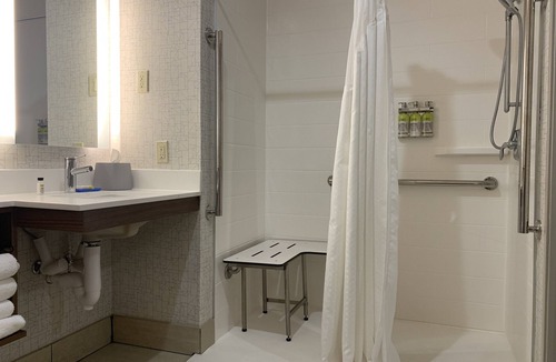 Reno Hotel | Holiday Inn Express Hotel & Suites Franklin-Oil City by IHG