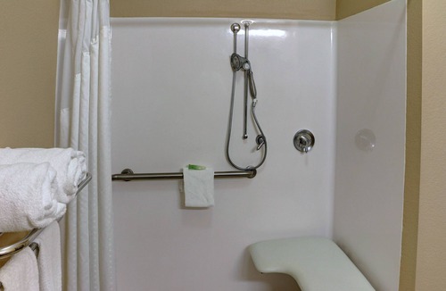 Texarkana Hotel | Holiday Inn Express Hotel & Suites Texarkana East by IHG