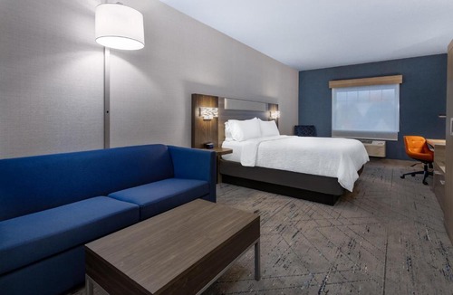 Monaca Hotel | Holiday Inn Express Hotel & Suites Center Township by IHG