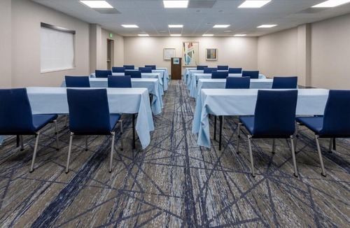 Monaca Hotel | Holiday Inn Express Hotel & Suites Center Township by IHG