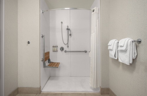 West Glens Falls Hotel | Holiday Inn Express Queensbury - Lake George Area by IHG