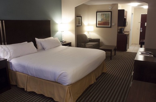 Austintown Hotel | Holiday Inn Express & Suites Youngstown West - Austintown by IHG