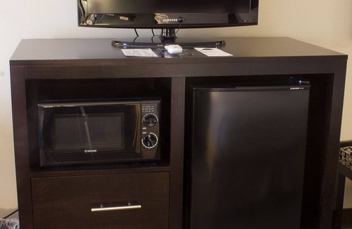 Austintown Hotel | Holiday Inn Express & Suites Youngstown West - Austintown by IHG