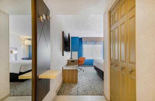Cheektowaga Hotel | Holiday Inn Express & Suites Buffalo Airport by IHG