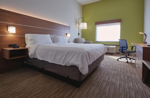Akron Hotel | Holiday Inn Express & Suites Akron Regional Airport Area by IHG