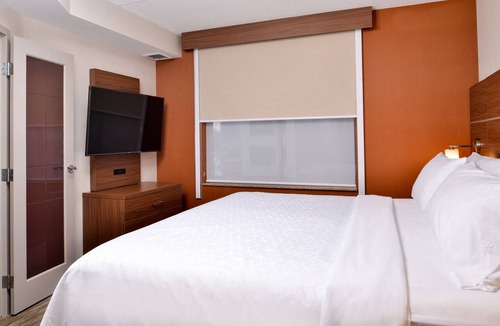 Downtown Buffalo Hotel | Holiday Inn Express & Suites Buffalo Downtown - Medical CTR by IHG