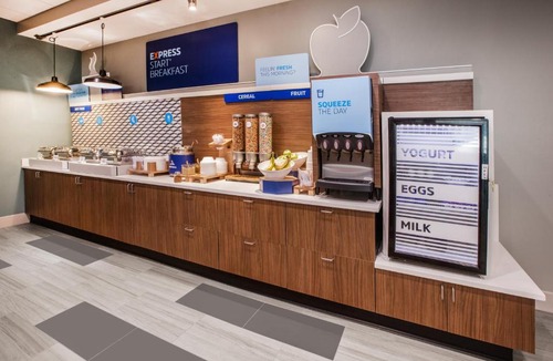Joplin Hotel | Holiday Inn Express & Suites Joplin Southeast by IHG