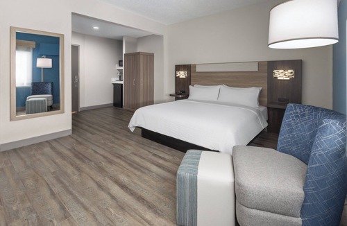 Leesburg Hotel | Holiday Inn Express & Suites Leesburg - Historic District by IHG